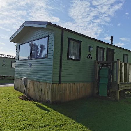 Woofles Luxury Caravan At Knaresborough Lido Exterior photo