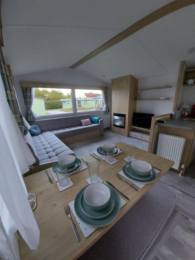 Woofles Luxury Caravan At Knaresborough Lido Apartment Exterior photo