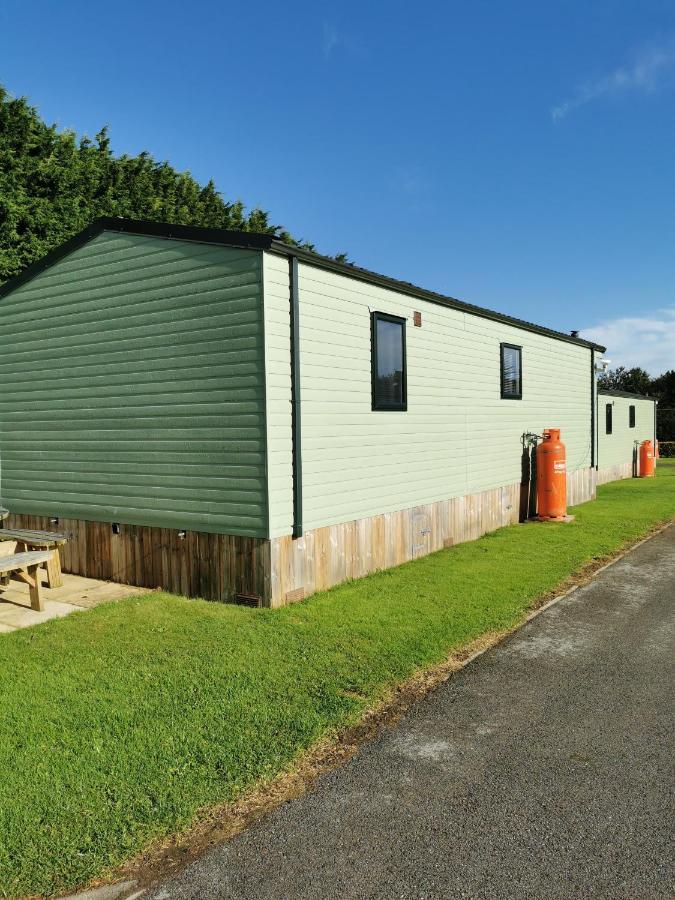 Woofles Luxury Caravan At Knaresborough Lido Apartment Exterior photo