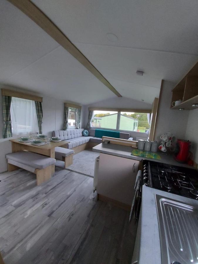 Woofles Luxury Caravan At Knaresborough Lido Apartment Exterior photo