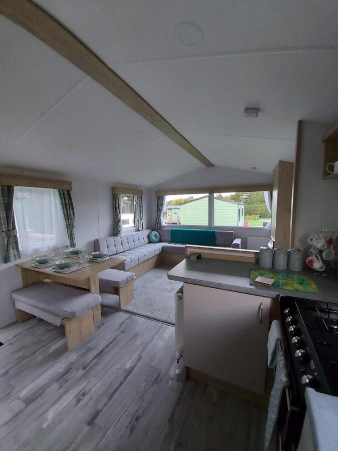 Woofles Luxury Caravan At Knaresborough Lido Apartment Exterior photo